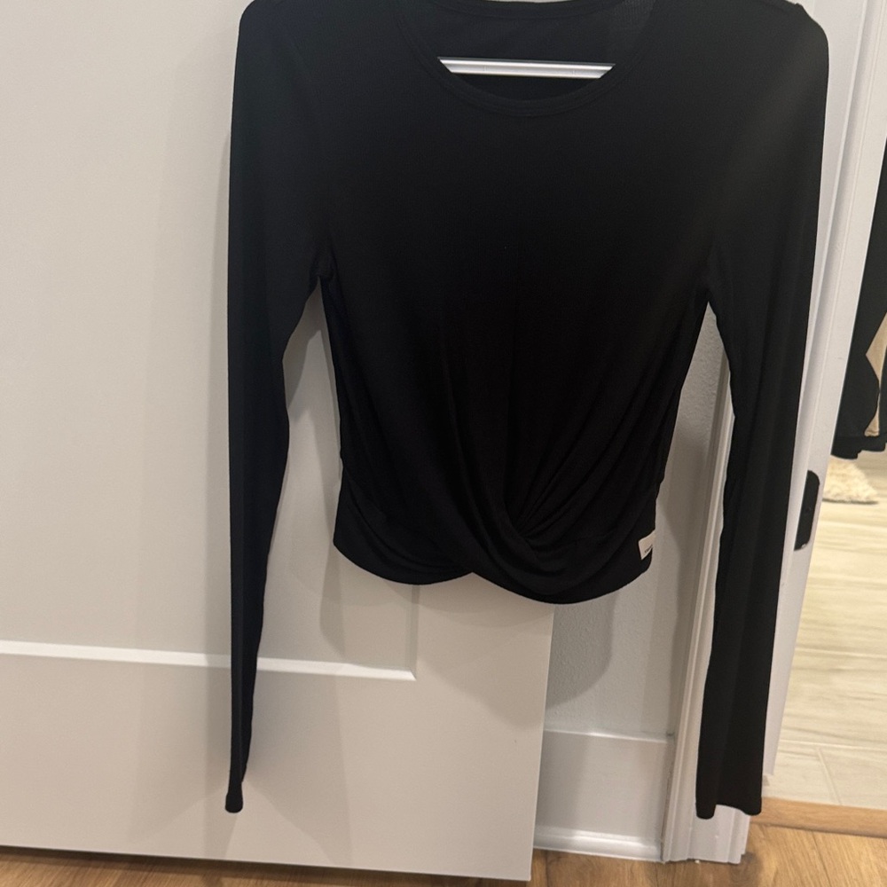 Vuori Black Long Sleeve Women's Top